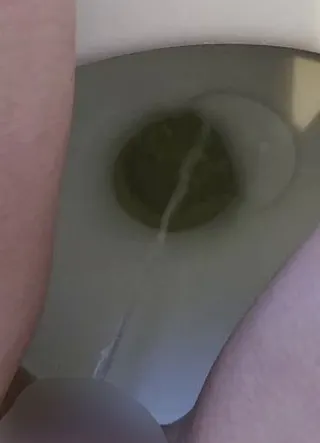 Natursekt, komm und leiste mir Gesellschaft beim pissen. Stehst du drauf? ?????