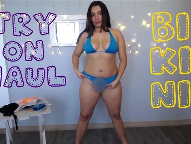 Ich messe mich in verschiedenen Badeanzügen (Bikinis)