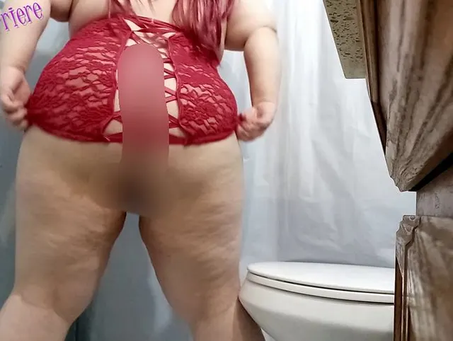 Dame in roten Dessous tanzt für Sie!