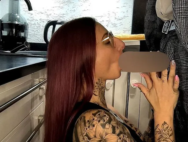 Kochen & Ficken! So mega geil! Ein Gentleman mit großem Schwanz fickt mich beim Kochen!