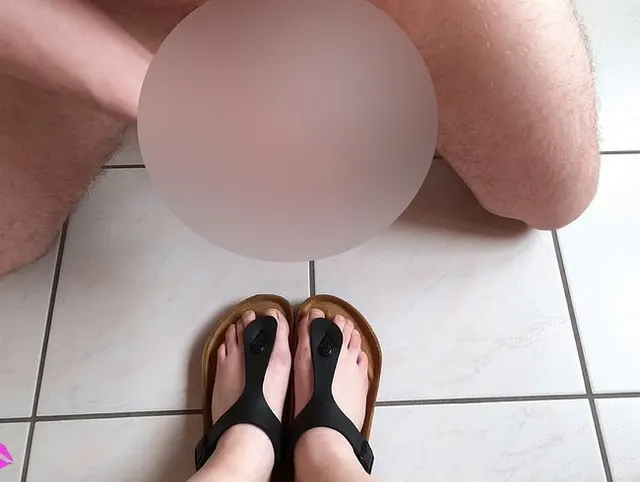 DER WAHNSINN! SPERMA FÜR TEEN-FÜSSE IN BIRKENSTOCK!
