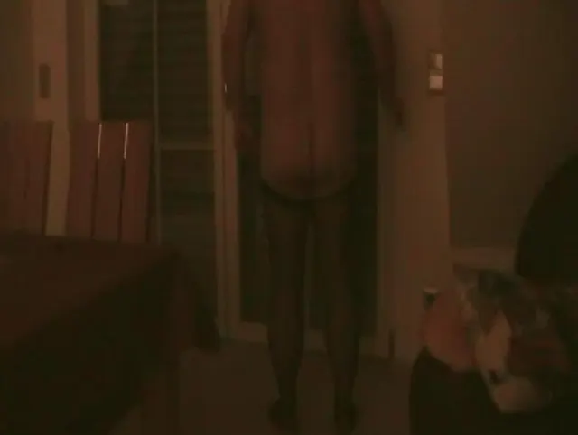 Nylonhure bei Nacht