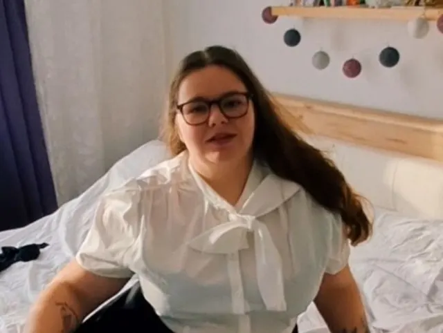 Stiefbruder überrascht mich beim Mastubieren