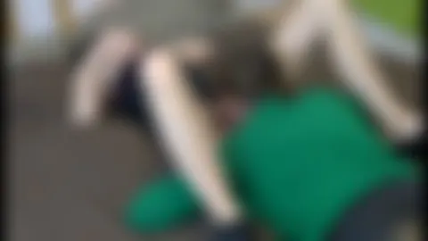 18-JÄHRIGE Muschi GELECKT !!!
