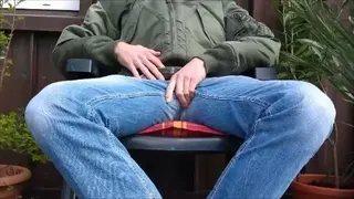 Riskantes Outdoor- Wichsen auf dem Balkon!
