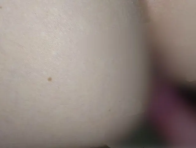 Er hat seinen prallen schwanz an meiner pussy gerieben.
