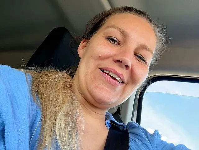 Ich schaue dir beim Wichsen im Auto zu, bis du kommst!