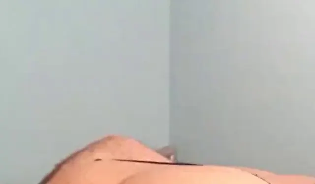Das Fickstück fickt die Sissy durch