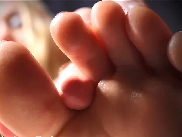 Ich werde dich bis zu deinem Orgasmus zählen und nachdem du für immer mein Fußsklave geworden bist