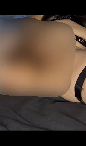 Mein großer schwarzer Dildo dehnt mich aus