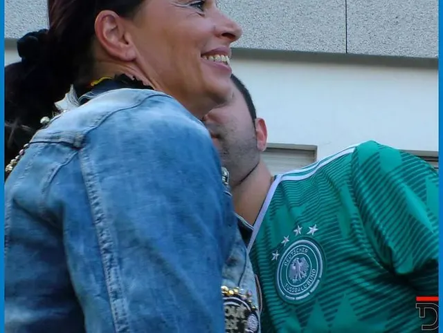 Milf Dacada tröstet mich mit ficken!!!