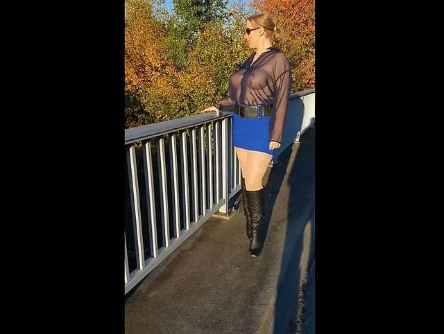 Frivoler Spaziergang endete mit geilem Blowjob