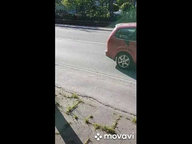 Das Erste mal draußen nackt vor der Kamera
