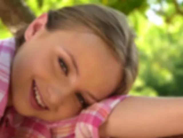 Schön mein enges Teenyloch fingern!