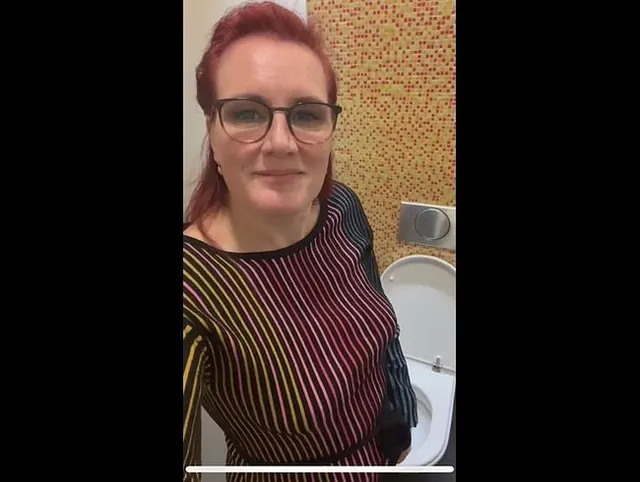 Im Theater auf dem WC
