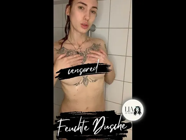 Feuchte Dusche mit nackter Rothaarigen