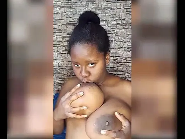 ALYZ_BOOBS. DAS SEHR GEILE EBENHOLZMÄDCHEN P1