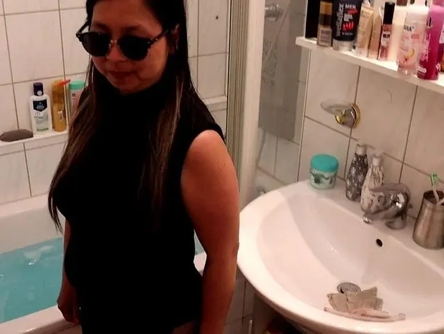 Baden in Crocs und Nylons