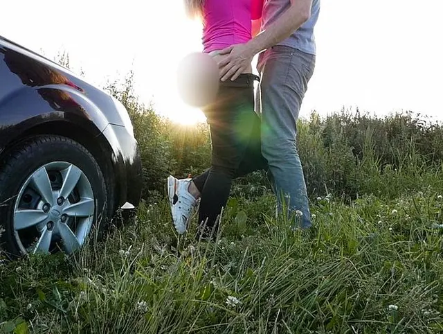 Geile Taxifahrer hart gefickt Babe im Freien