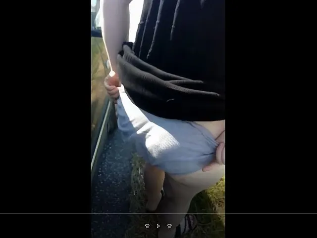 Pissen von hinten gesehen