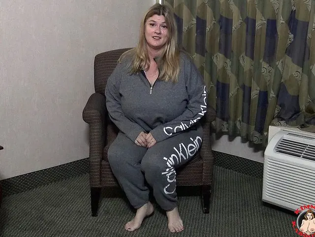 BIG TITTY TEASE FÜR MEINEN HUBBY