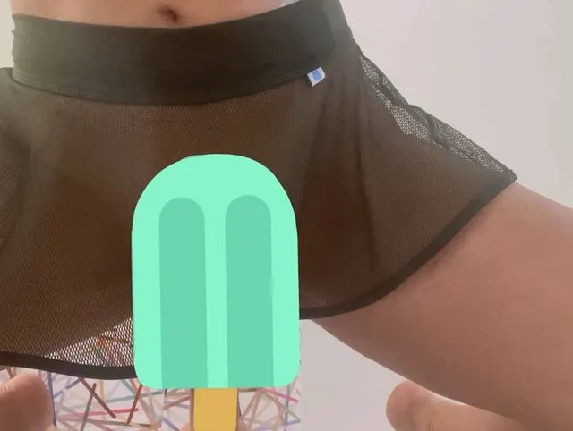 Meine Leidenschaft sind grosse harte Schwänze. Dildoreiten brauche zwischendurch als Ergänzung auch!