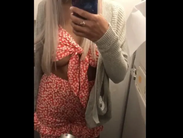 Ich fingere mich im Flugzeug