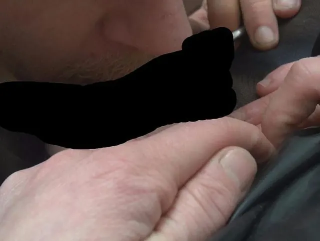 Teil 2 Mösen lecken der Sklave darf ran