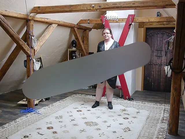Sklave kommt zu spät und die Lady wird böse