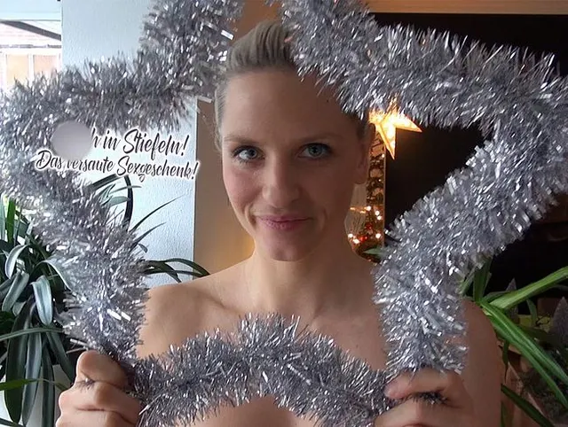 Bitch in Stiefeln! Das versaute Sexgeschenk!