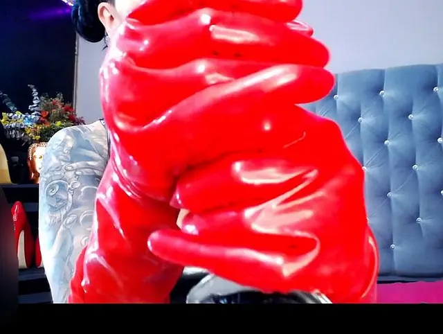 Rotes Latex - JOI MIT BBC