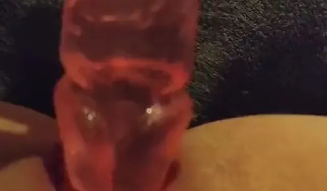 ich stecke meinen neuen Dildo in meine enge Pussy - schau mir dabei zu wie ich ihn teste