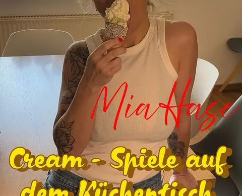 Cream Spiele auf dem Küchentisch
