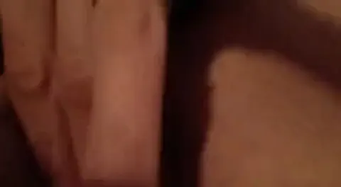 Selbstbefriedigung mal ein bisschen meine finger in die Feuchte spalte gesteckt