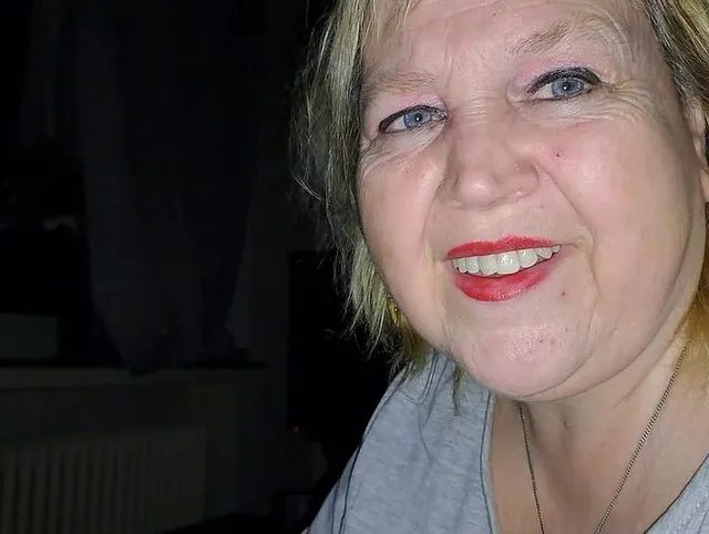 Handentsaftung von Nicole