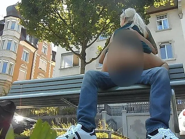 Am Strassenrand in Zürich Public gelutscht & gebumst