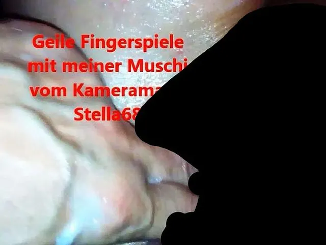 Geile Fingerspiele mit meiner Muschi vom Kameramann