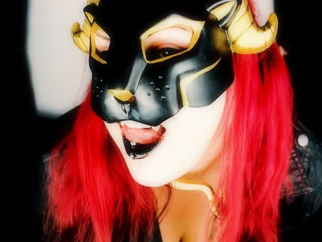 Pussy from Hell - Petplay + Fang Fetisch + Licking + Panting