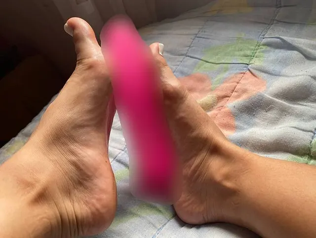 Vorschau aus Dildo Masturbation: Dein Traum davon, Footjobs zu geben.....(keinen Ton)