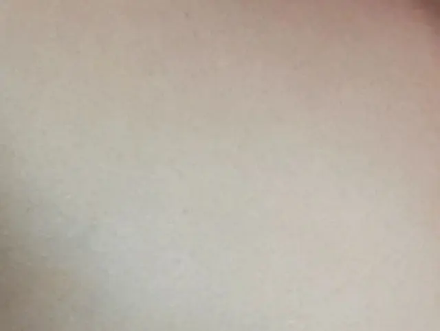Schön saftig flutscht der große dildo in meine spalte