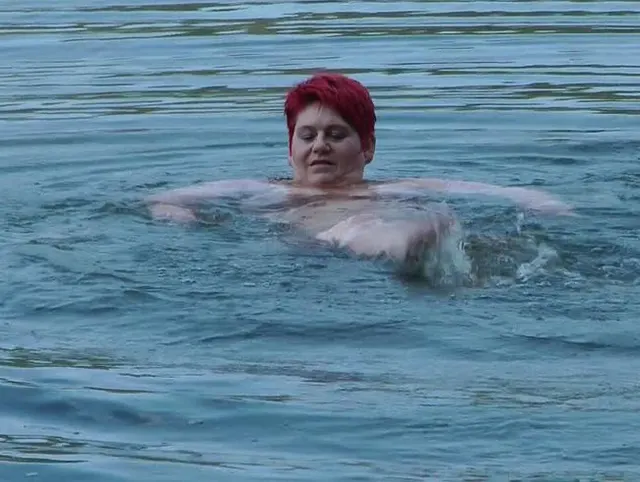 Heimlich nackt am See