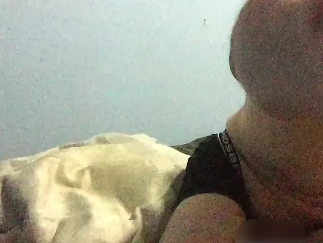 Samenerguss im Wasserbett nach einer zweistündigen Edging-Session