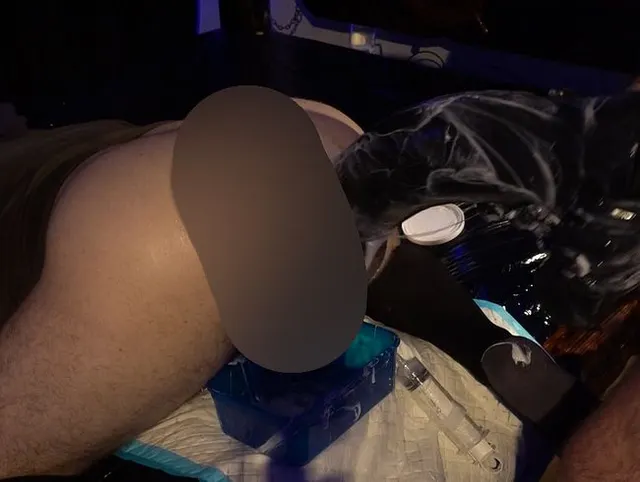 Hardcore Fisting und Fick mit einem gigantischen Dildo