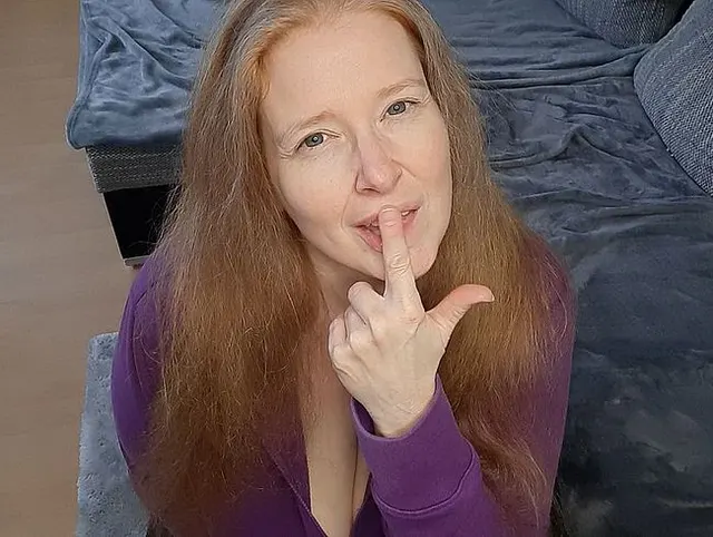 Wichs deinen Schwanz und spritz mir deine Sahne ins Gesicht