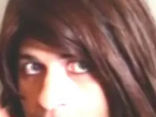 MILA CROSSDRESSER SELBSTSAUGUNG UND GESICHTSBEHANDLUNG