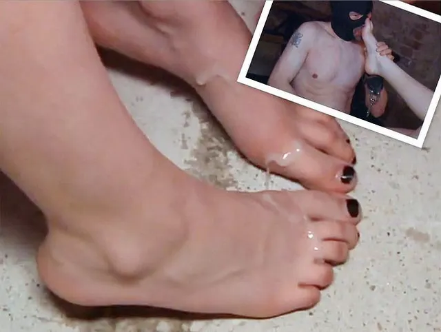 Zuerst die Peitsche - dann ein Foot-Job