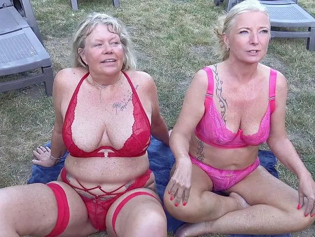 Mega Outdoor Piss-Orgie! 20 Männer und 1 Mädel füllten uns mit Pisse ab! Full Movie