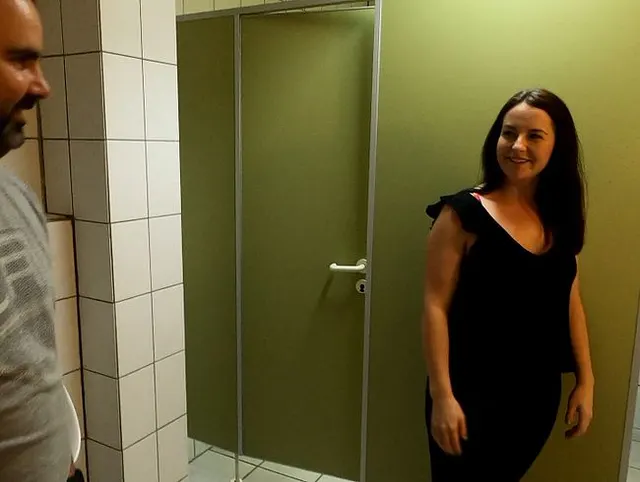 Disco-Klo Quickie – Ich spritz Emma mitten ins Gesicht!