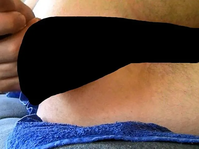 Nah dran: 033 l-Flasche schön anal gebumst!