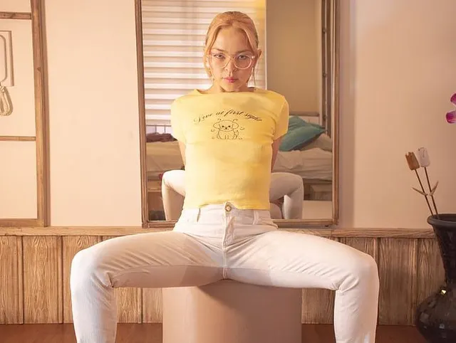 Antonella urinates in her worn white jeans *dirty pee video*
